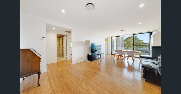 Bespoke North-Facing Two Bedroom Apartment in Convenient Sought-After Complex - Photo 1