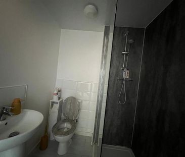 2 bedroom semi-detached house to rent - Photo 5