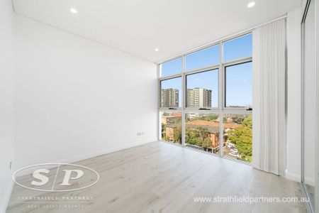 Great Location, Luxury Living - Photo 3
