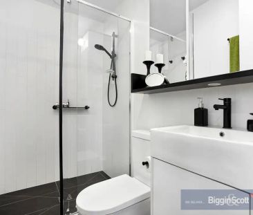 “CONTEMPORARY ONE BEDROOM APARTMENT.” - Photo 5