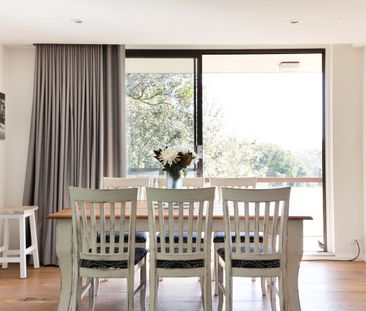 A contemporary oasis of calm in central location - Photo 3