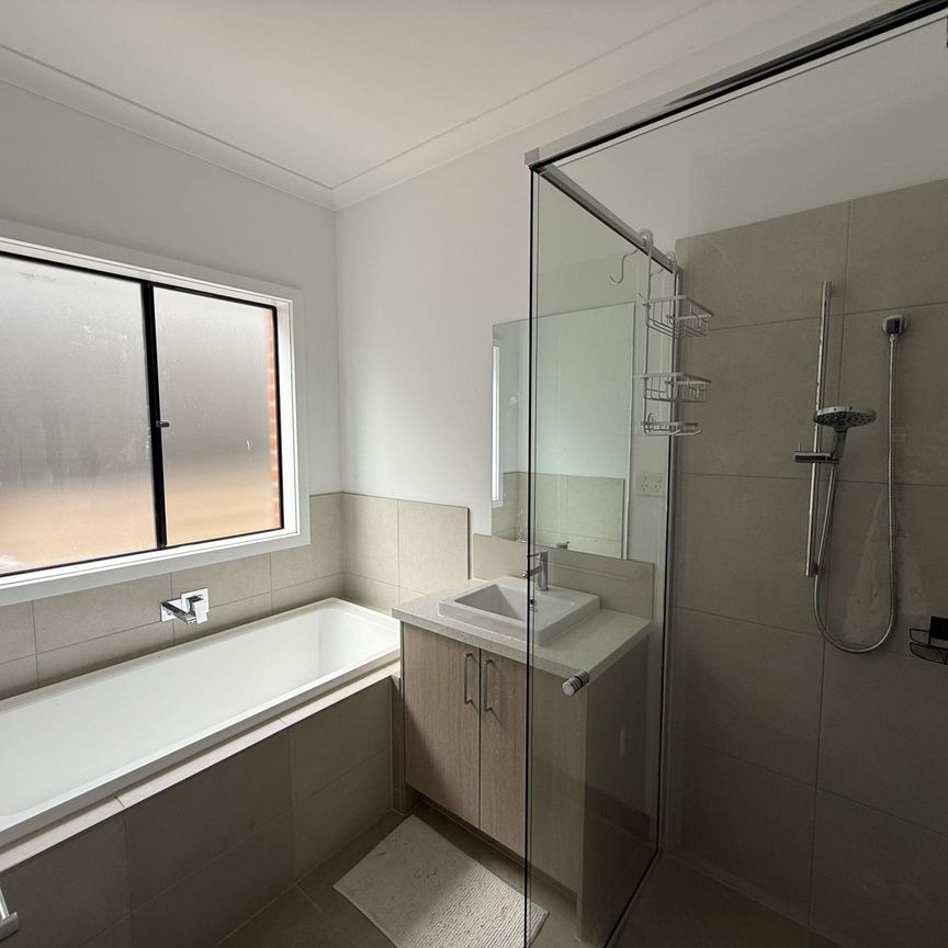 For private inspections please email catie@sweeneyea.com.au. - Photo 1