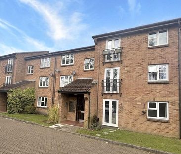 Azalea Court, Woking, Surrey, GU22 - Photo 1