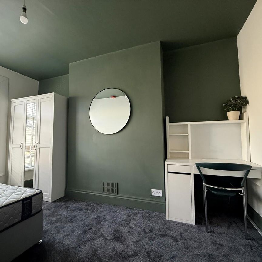 Pearson Road, Plymouth - Photo 1