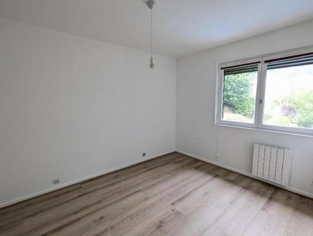 Location Appartement 4 pièces 131m² CHAMALIERES 63400 - Photo 3