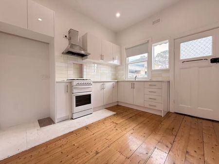 Wonder Family Home In the Oakhill Estate - Photo 4