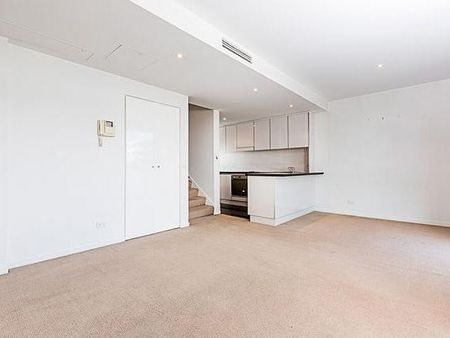 One Bedroom in Landmark! - Photo 2