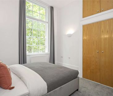 A good sized two bedroom apartment close to Angel Station - Photo 6