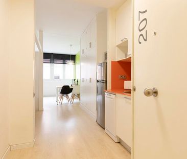 Studio apartment with communal terrace in Eixample - Photo 5