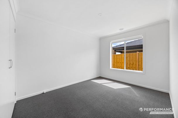 21 Aspen Street, Winter Valley VIC 3358 - House For Rent | Domain - Photo 1