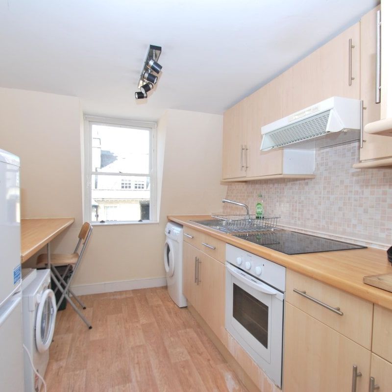 Russell Street - Photo 1