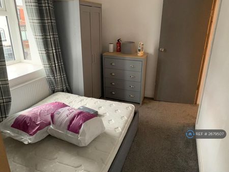 1 bedroom in a house share to rent - Photo 3