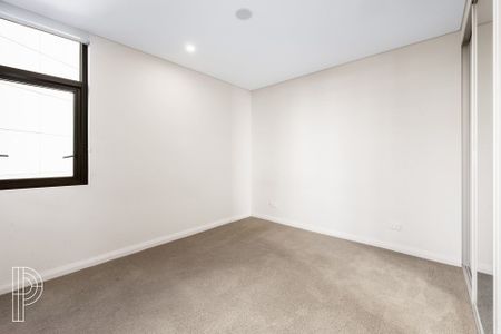 Beautifully presented apartment in a fantastic location - Photo 2