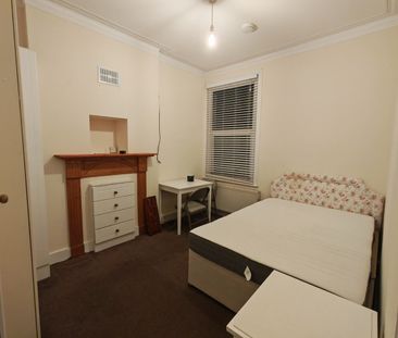 3 Bed Flat, Eton Avenue, N12 - Photo 2