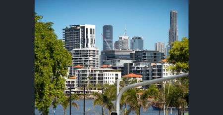 Fully Furnished Apartment in the heart of Hamilton - Photo 3