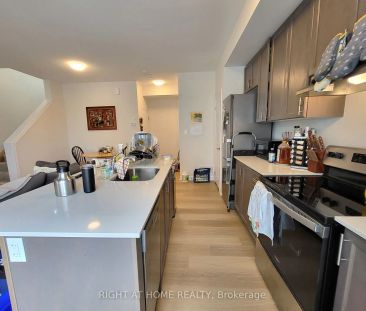 Condo Townhouse For Lease | E9284070 - Photo 4