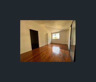 4 bedroom timber home - walk to the train - Photo 6