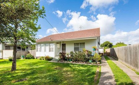 Freshly updated and ready to move in - Photo 5