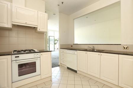 3/15 Queens Road, Melbourne VIC 3004 - Photo 5