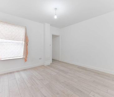 4 bedroom terraced house to rent - Photo 6