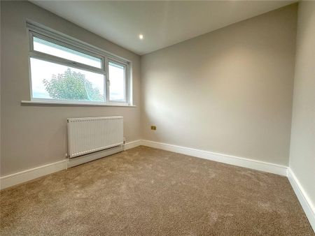 5 bedroom semi-detached house to rent - Photo 4