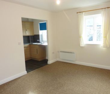 2 bedroom coach house to rent - Photo 1