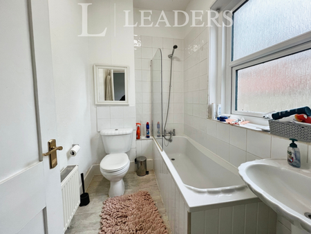 1 bedroom in a house share to rent - Photo 5