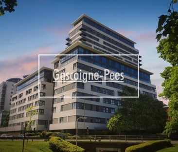 Skyline Plaza, RG21 - Photo 1