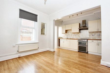 4 bedroom terraced house to rent - Photo 5