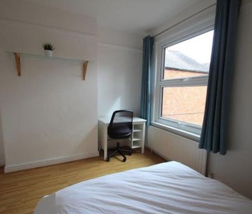 4 bedroom terraced house to rent - Photo 6