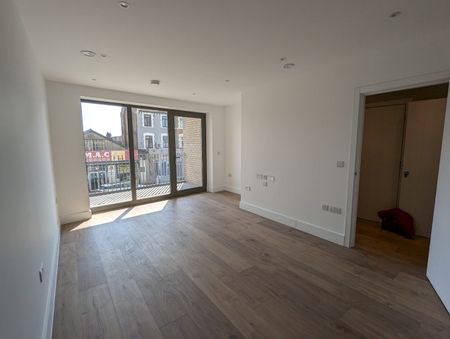 2 Bed Flat, Oto Tower, IG3 - Photo 3