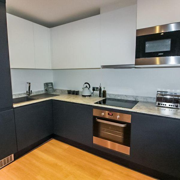 4 Barry Blandford Way,London, E3 - Photo 1