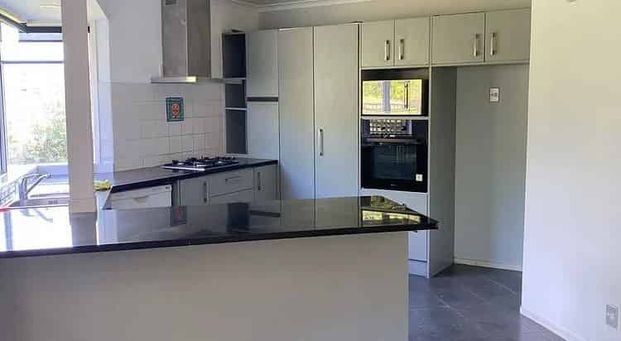 4 Bedroom House With Ample Parking Space - Photo 1