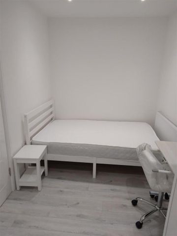 3 bedroom private hall to rent - Photo 5