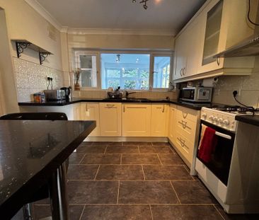 4 bedroom detached house to rent - Photo 2