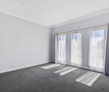 Stylish Family Living in the Heart of Kennington - Photo 4