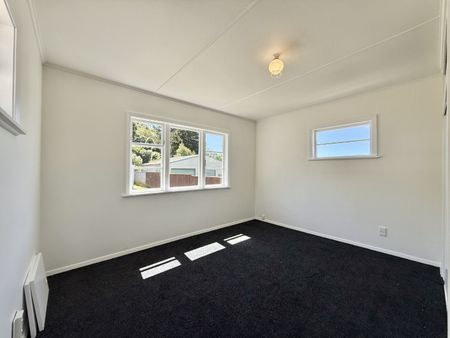 3-Bedroom Home in Wainuiomata - Photo 4