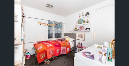 Family home minutes from local amenities - Photo 4