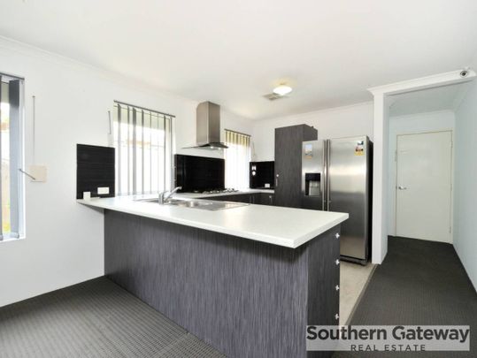 Lovely family Home - Photo 1