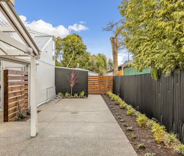 Room for rent in popular boarding house! - Photo 2