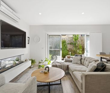 Modern & Low-Maintenance Townhouse in Prime Location - Photo 1