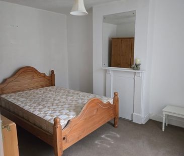 Room in a Shared House, Russell Street, LU1 - Photo 4