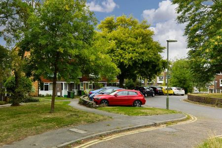 2 bedroom maisonette to rent - Photo 5