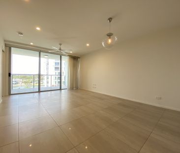 Stunning Waterfront Living in Anchorage Apartments – Hope Island - Photo 2