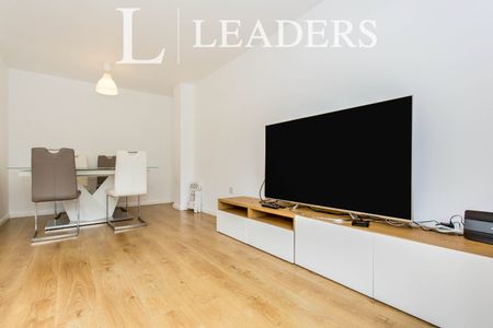 3 bedroom town house to rent Burlton Road, CB3 - Photo 2