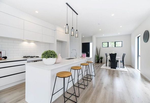 Modern 4 Bedroom Home in Blockhouse Bay - Photo 1