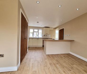 3 bedroom terraced house to rent - Photo 3