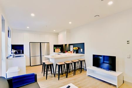 Twin Room in 8 Bed Apartment - Photo 5