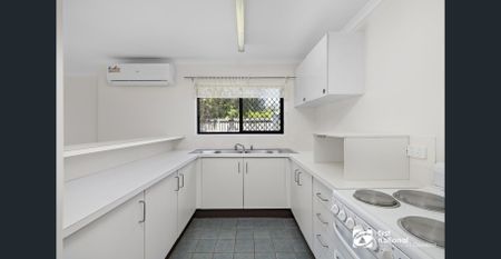 LOVELY TWO BEDROOM LOW SET VILLA IN CENTRAL CAPALABA - WITH LARGE FULLY FENCED COURTYARD - Photo 5