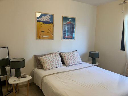 Location Appartement 2 pièces 43m² ST DENIS 97400 - Photo 4